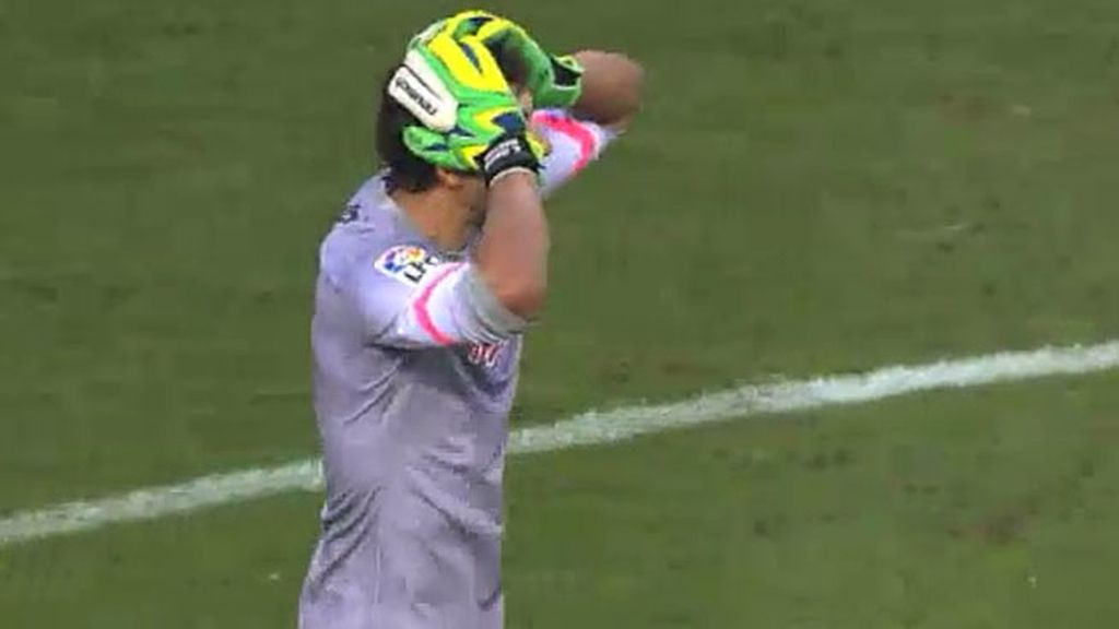 Iraizoz marca de cabeza en el descuento pero Mateu Lahoz anula el gol por ¿falta?
