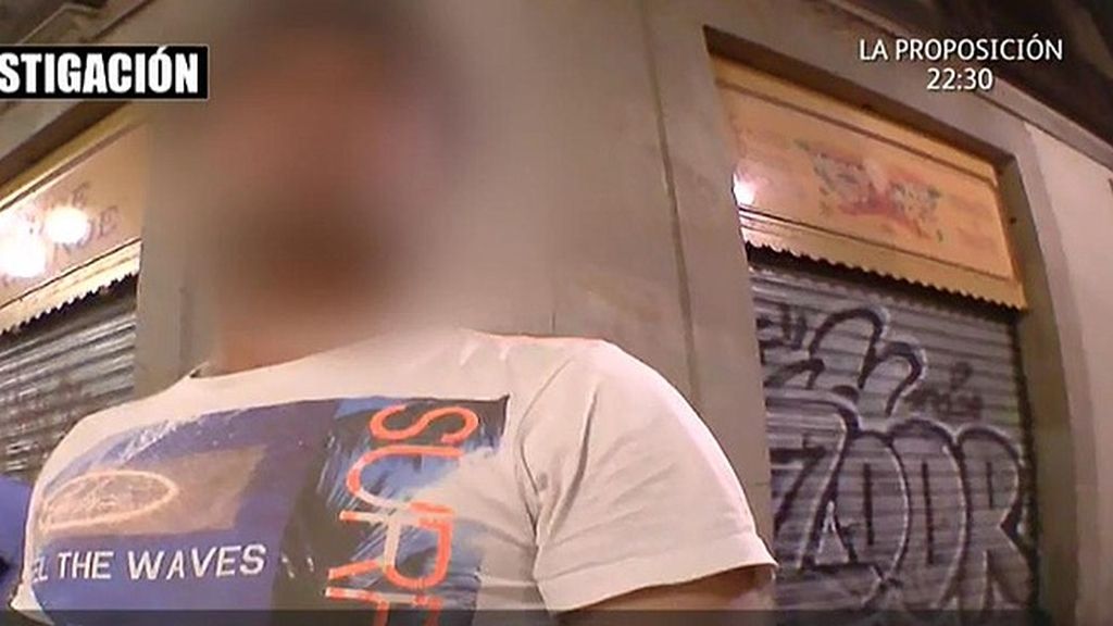 'Los lateros', vendedores ambulantes que ofrecen todo tipo de droga en Barcelona