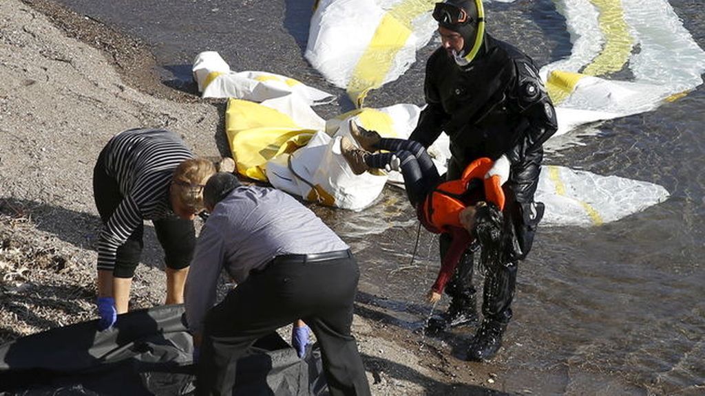 Los niños siguen muriendo en el mar mientras Europa continúa de conversaciones