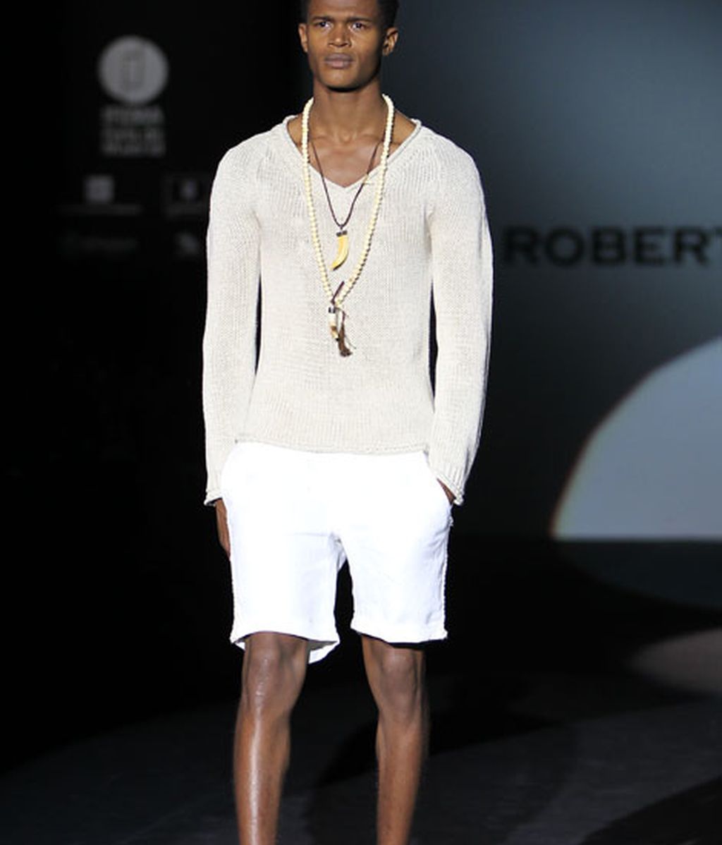 Kortajarena pone el broche a la sensualidad tribal de Roberto Verino