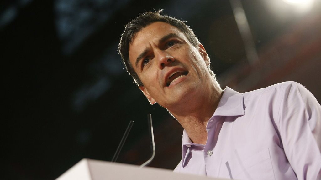 Pedro Sánchez: “Esconden a Rajoy para sacar a pasear a Aznar”