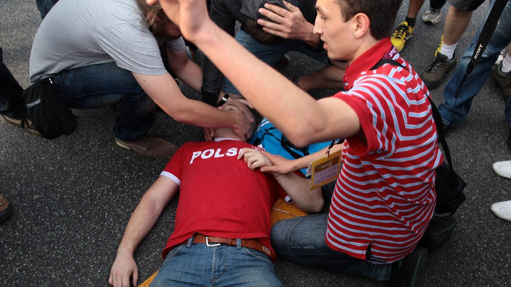 Peleas, destrozos, insultos racistas y detenciones