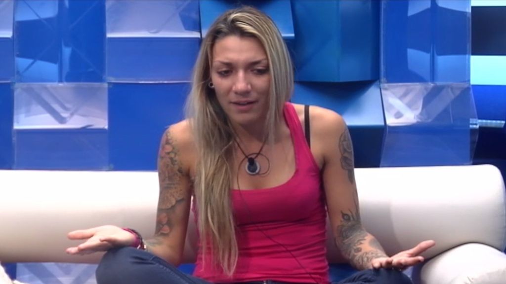 Paula: "Siento dependencia de una persona a mi lado constantemente"