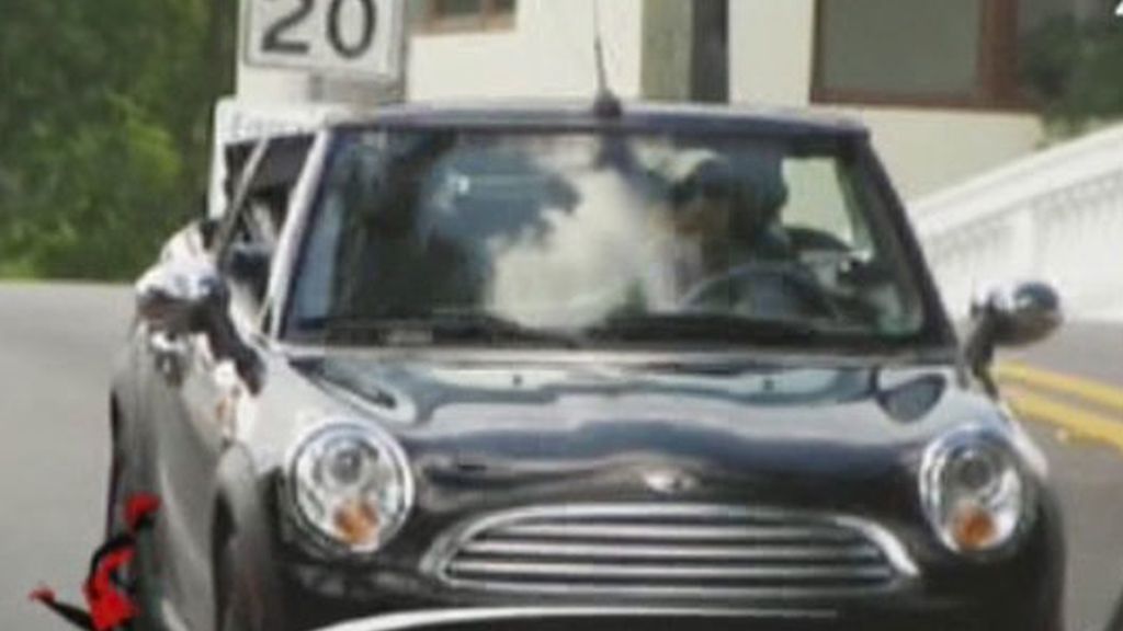 Nacho Polo se pasea en descapotable por Miami