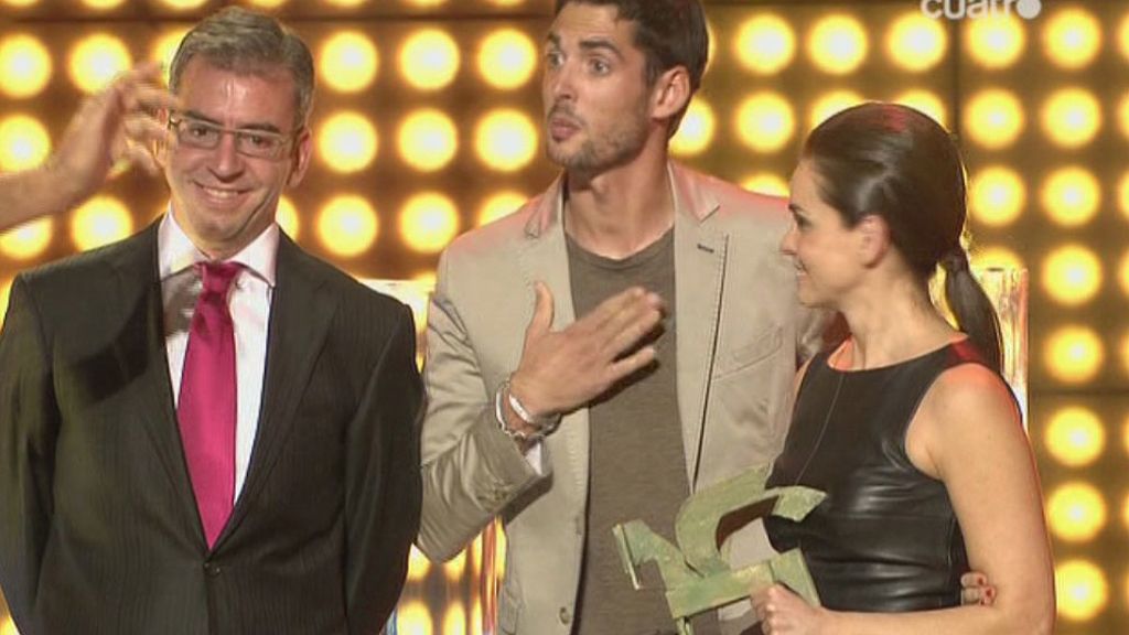 Frank Cuesta recogió el premio acompañado por su equipo