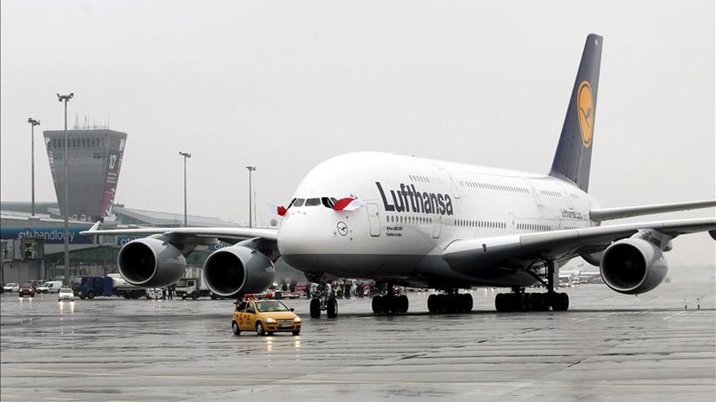 Un avión de pasajeros Airbus A380, de la aerolínea Lufthansa. EFE/Archivo