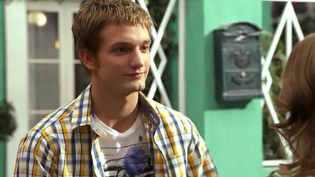 La abuela de Jacobo descubre al mejor amigo de su nieto saliendo con Lidia