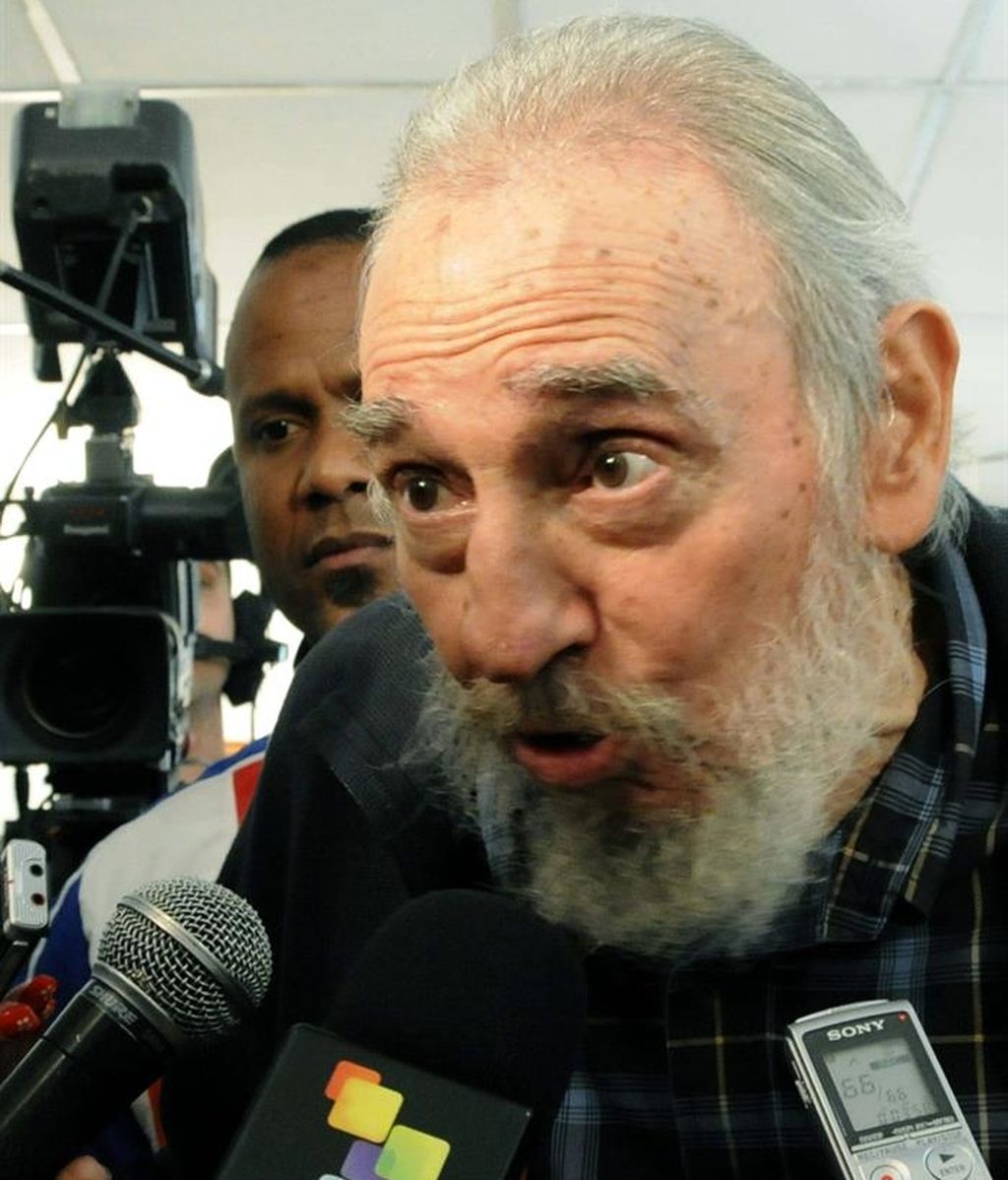Fidel Castro reaparece en un acto público