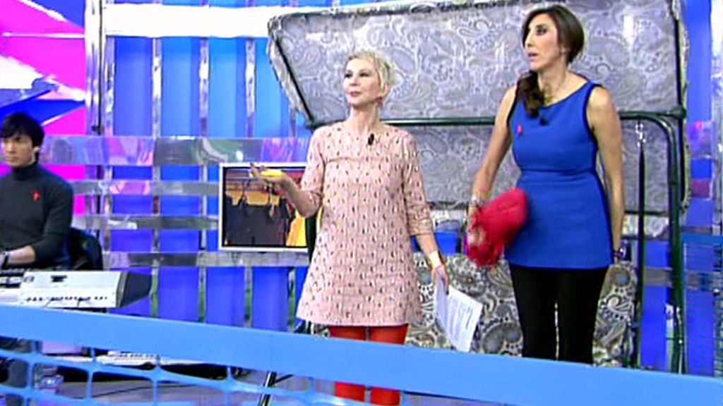 Los colaboradores, poco a poco, traspasan las vallas que les separan de Karmele