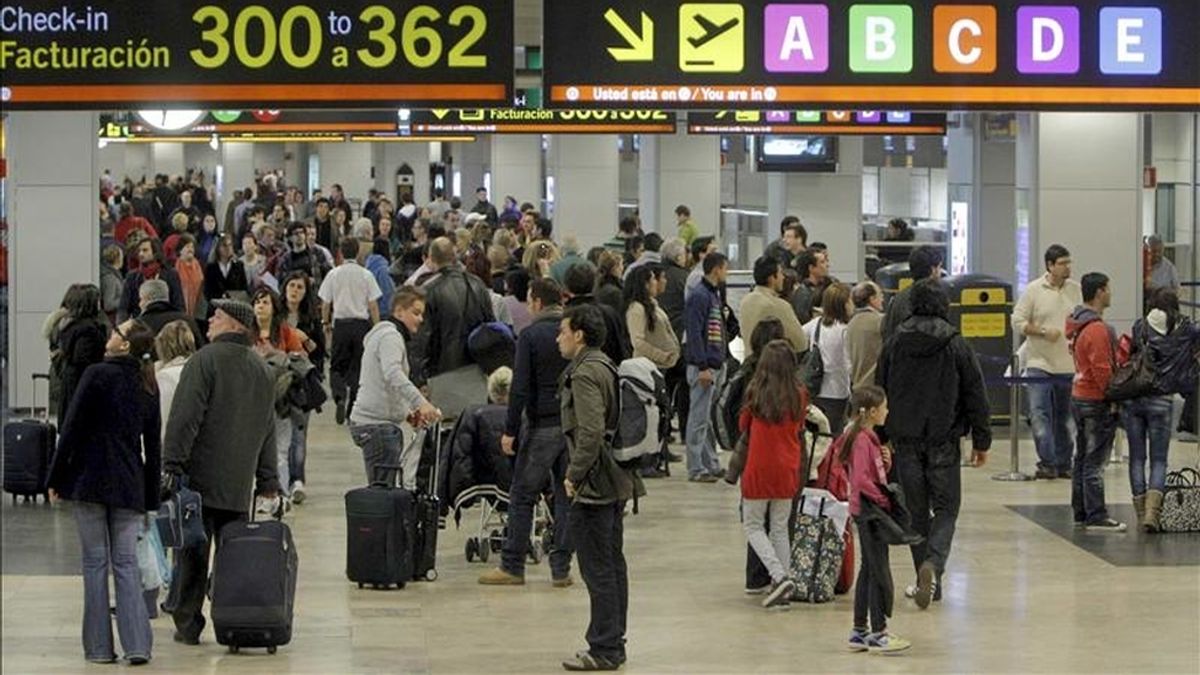 Imagen de la actividad normal registrada en el madrileño aeropuerto de Barajas. EFE/Archivo