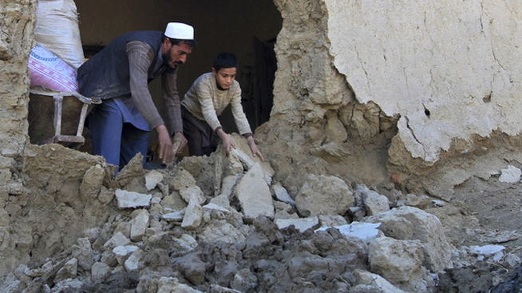 El terremoto en Pakistán y Afganistán deja 300 muertos