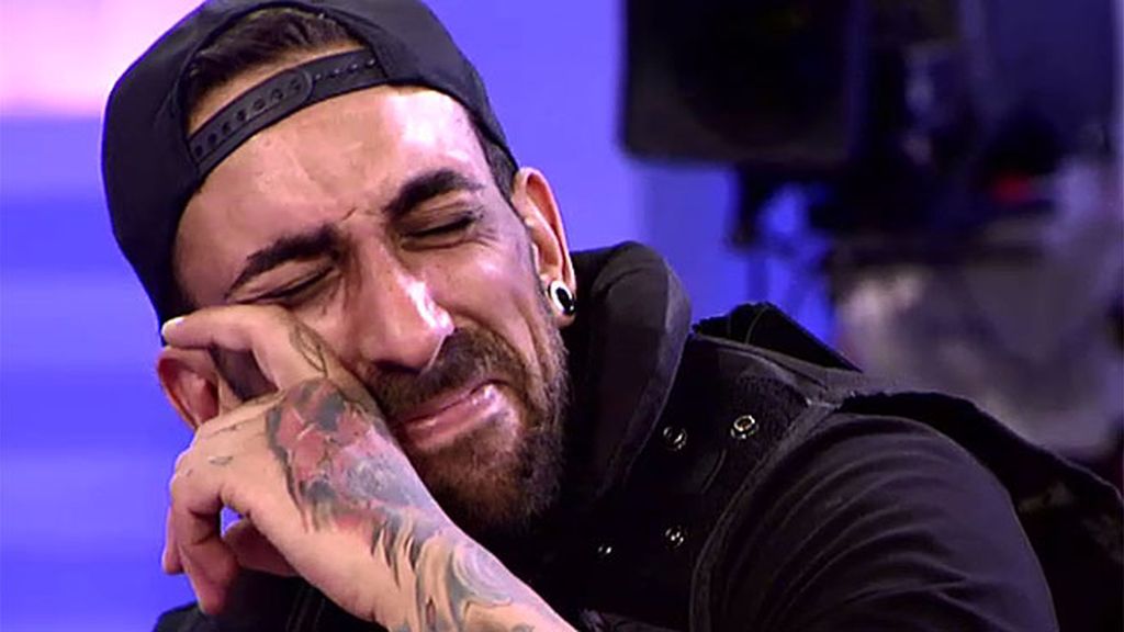 Álvaro se parte de risa con su interpretación de 'El perdón'