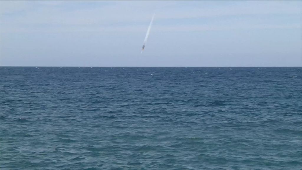 Las incógnitas sobre el avión fantasma en llamas avistado en la playa de Abades