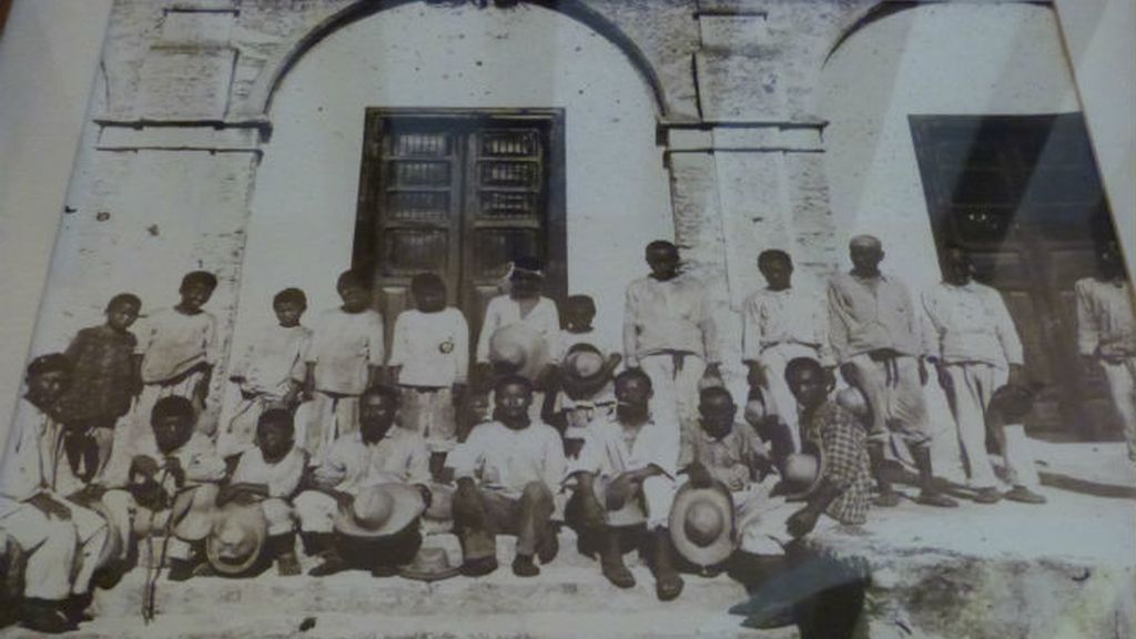 HACIENDA. BLANCO Y NEGRO