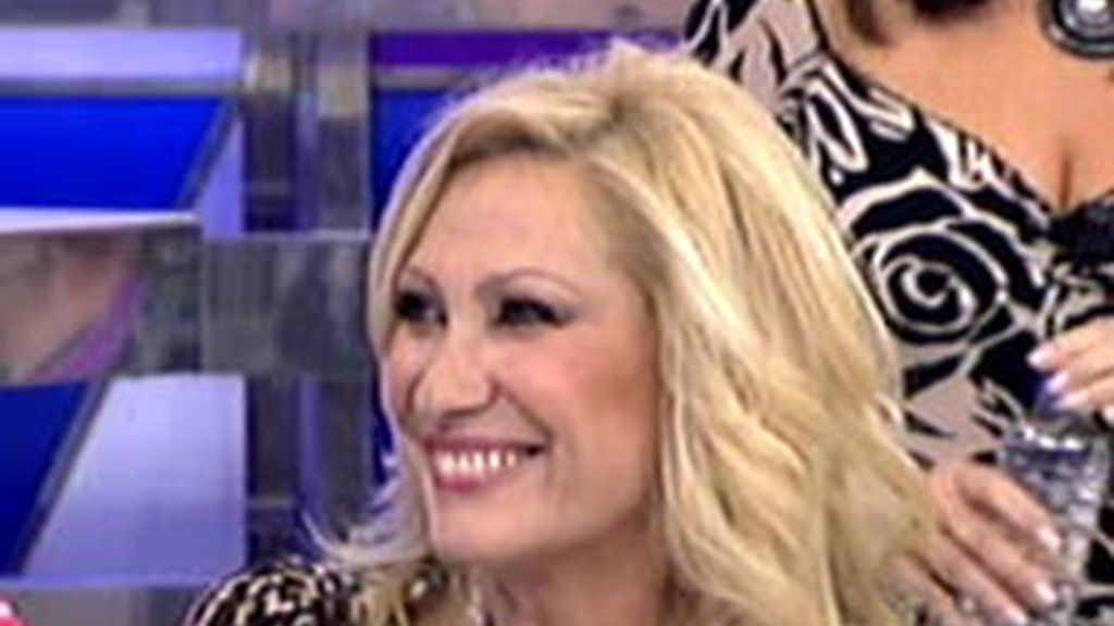 Se emociona al escuchar la canción con la que conoció a Amador