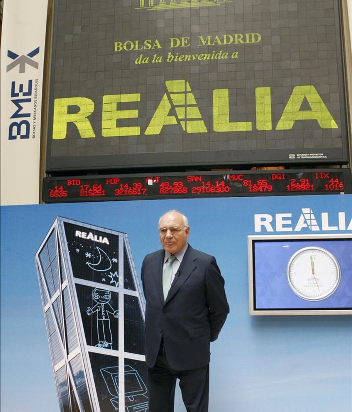 El presidente de Realia, Ignacio Bayón, posó para los medios de comunicación, tras el tradicional toque de campana virtual en la Bolsa de Madrid. EFE/Archivo