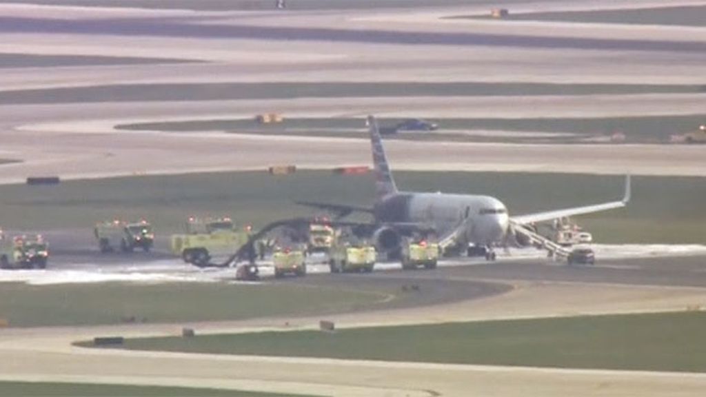 Varios heridos en un incendio en una aeronave en Chicago
