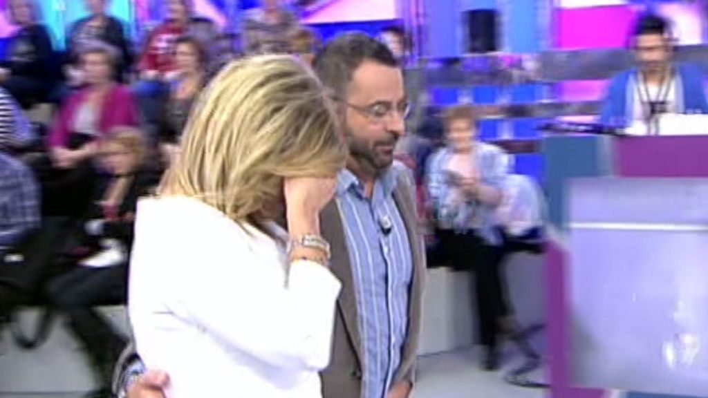 Abrazada a Jorge Javier, abandona el plató para reponerse