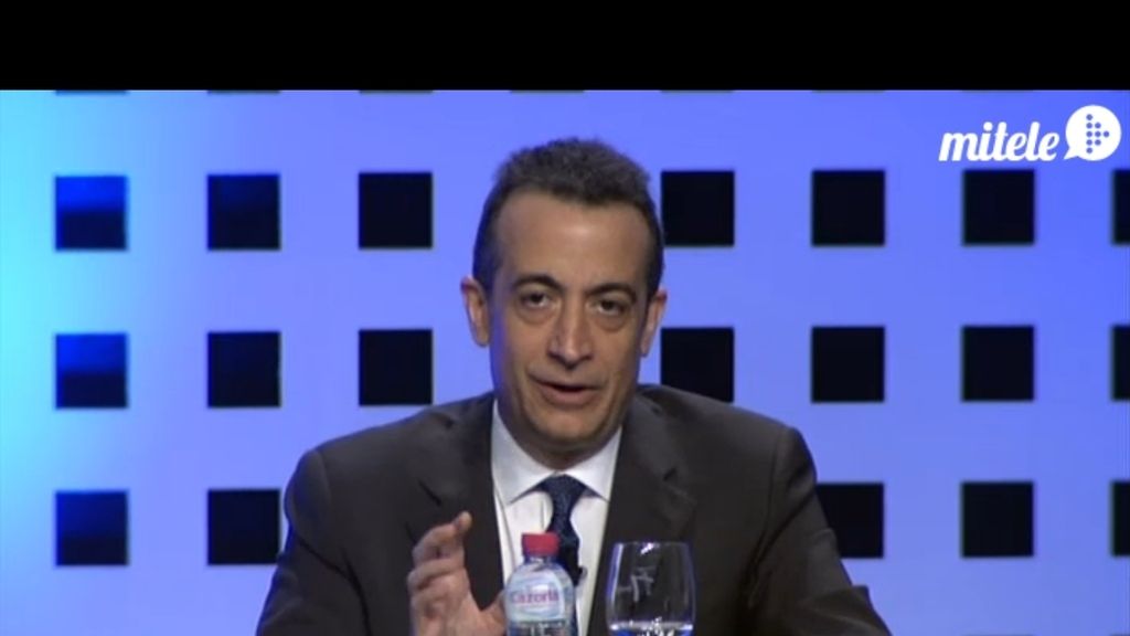 Vasile, J.J. Santos, Manu, Sara, Casillas, Iniesta, Del Bosque, en la presentación