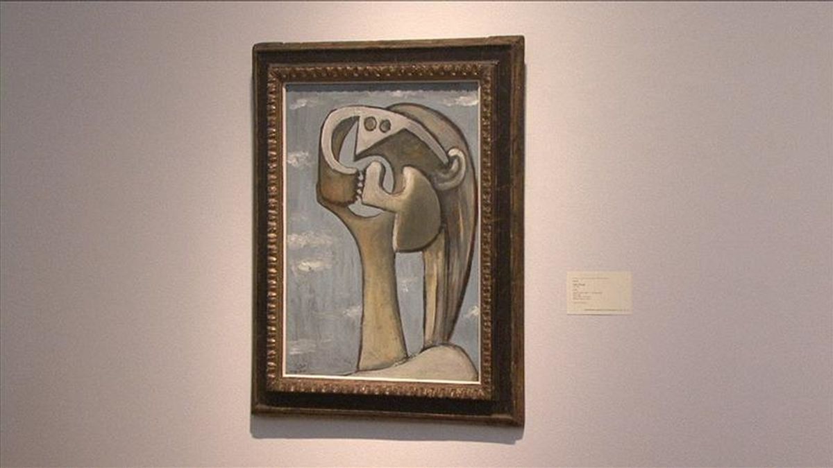 Detalle del retrato surrealista "Femme" (1930) del pintor español Pablo Picasso (1881-1973), vendido por 7.922.500 dólares, durante una puja de ocho obras del artista malagueño realizada por la casa de subastas Sotheby's. EFE