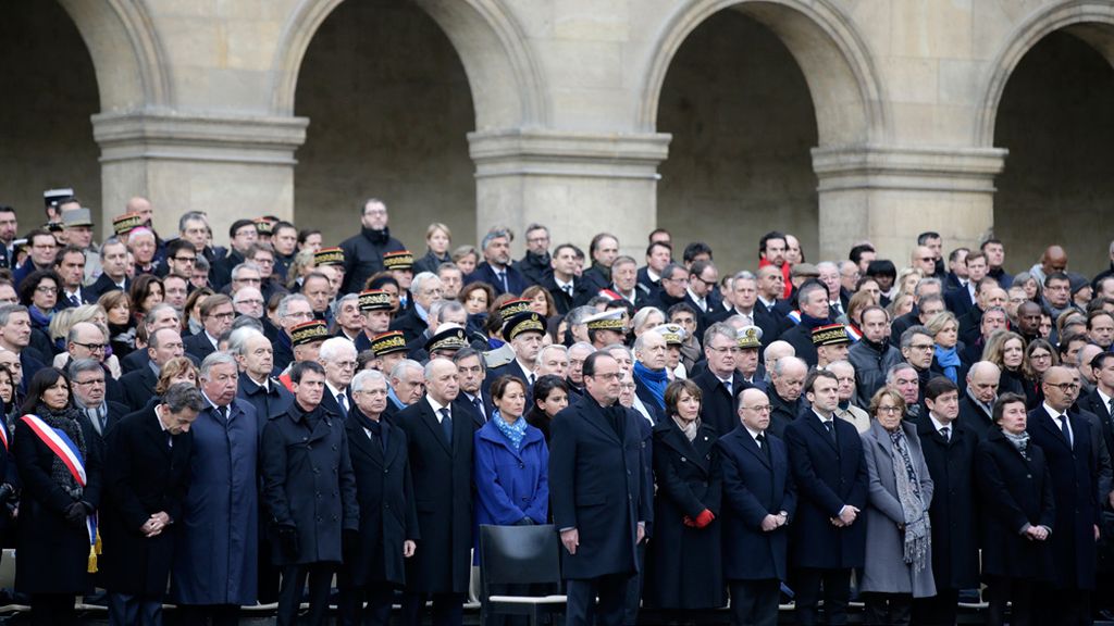 Francia rinde homenaje a las víctimas de los atentados del 13N en París