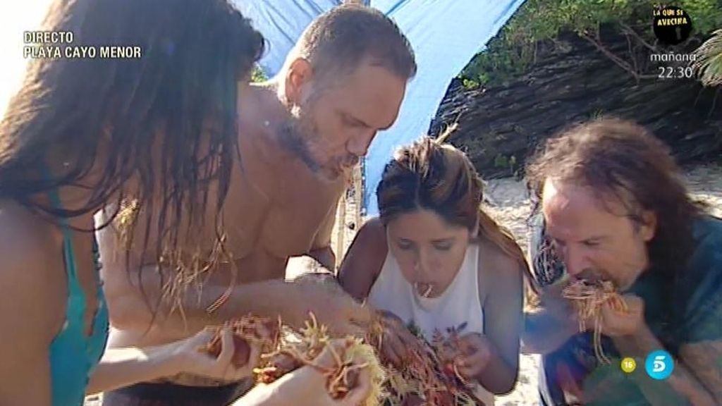 Isa Pantoja, Fortu, Nacho y Suhaila se dan un atracón de espaguetis con albóndigas