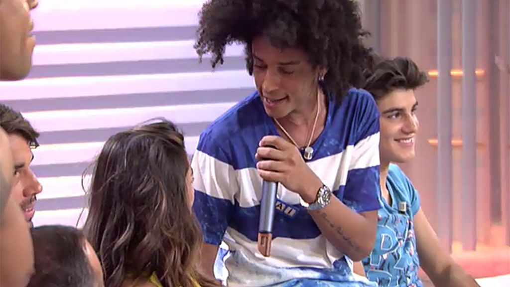 Tai demuestra que lo suyo es cantar