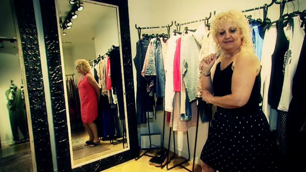 Mari Carmen y Pelayo se van de compras y terminan bailando salsa