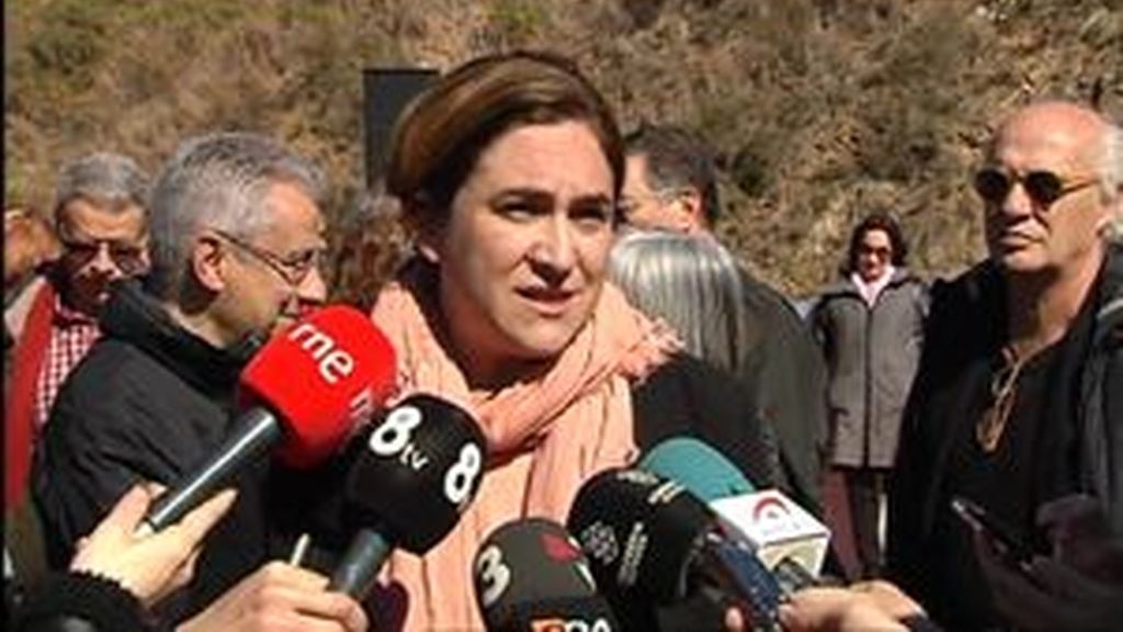Ada Colau le pide al PSOE que "deje de hacer una campaña encubierta"