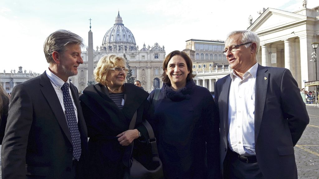 Carmena y Colau se reúnen en el Vaticano con el Papa