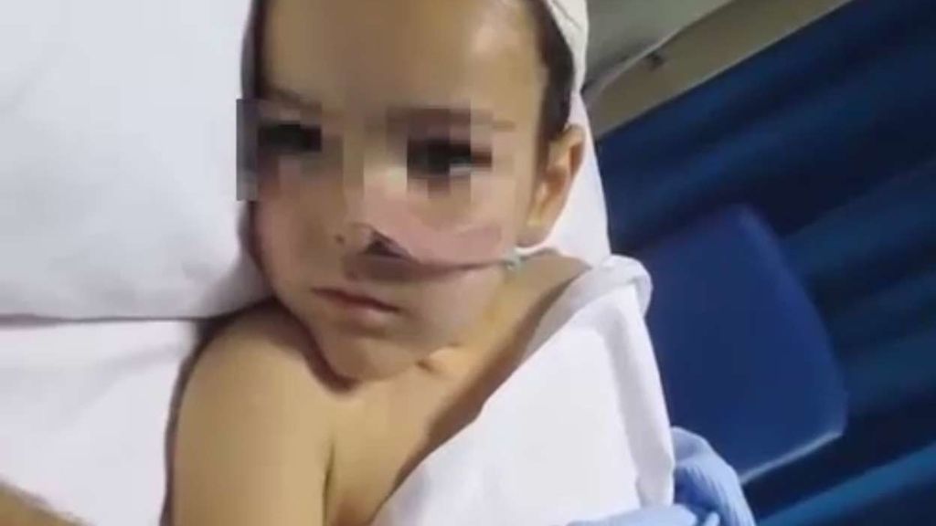 Ashya King, el niño con cáncer, espera solo en el hospital la decisión del juez