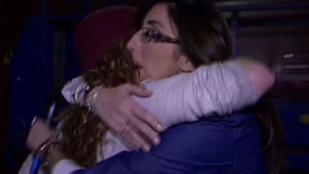 Se niega a desconfiar de su novia a pesar de la insistencia de los colaboradores