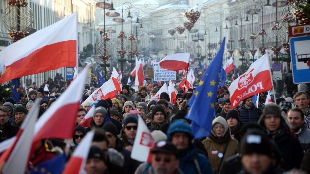 Manifestación en Varsovia contra la nueva ley de vigilancia