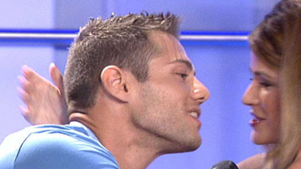 ¡Fabián y Virginia se besan!