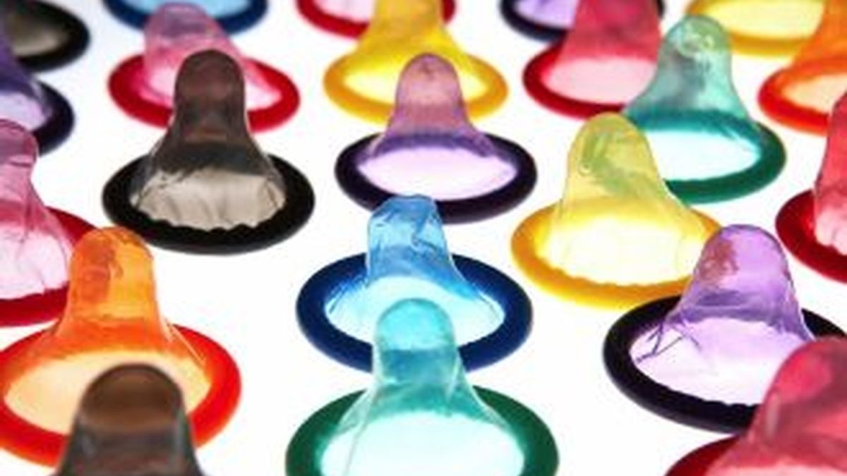 El uso del condón durante las relaciones sexuales sigue siendo el mejor método para prevenir la gonorrea.