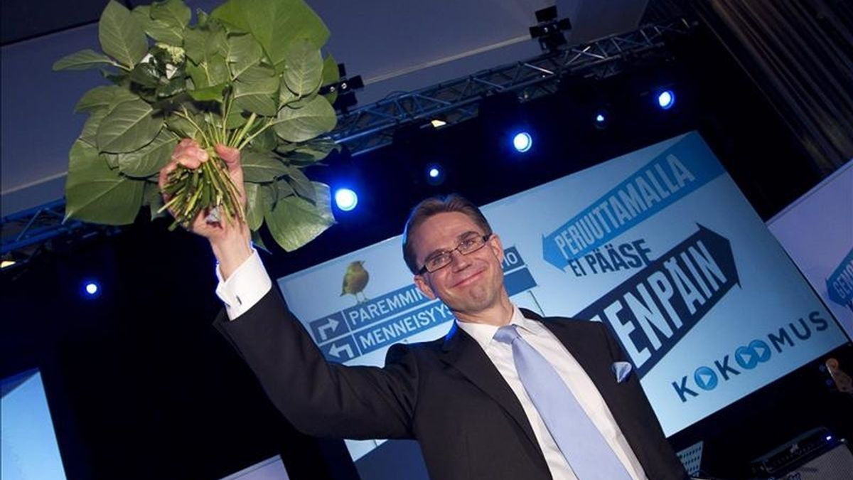 Jyrki Katainen, líder del partido de la Coalición Nacional Finlandesa durante la fiesta de elección de su partido en Helsinki, Finlandia el pasado domingo. EFE