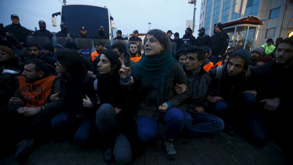 Protesta en Turquía contra el Gobierno por su falta de acción ante el terrorismo