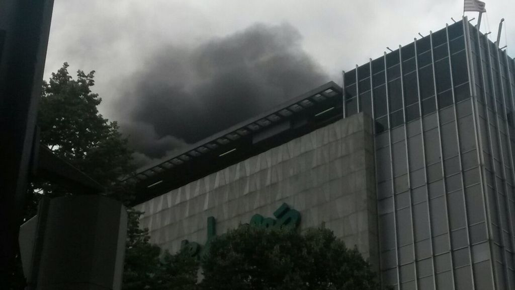 Un incendio obliga a desalojar El Corte Inglés de Bilbao