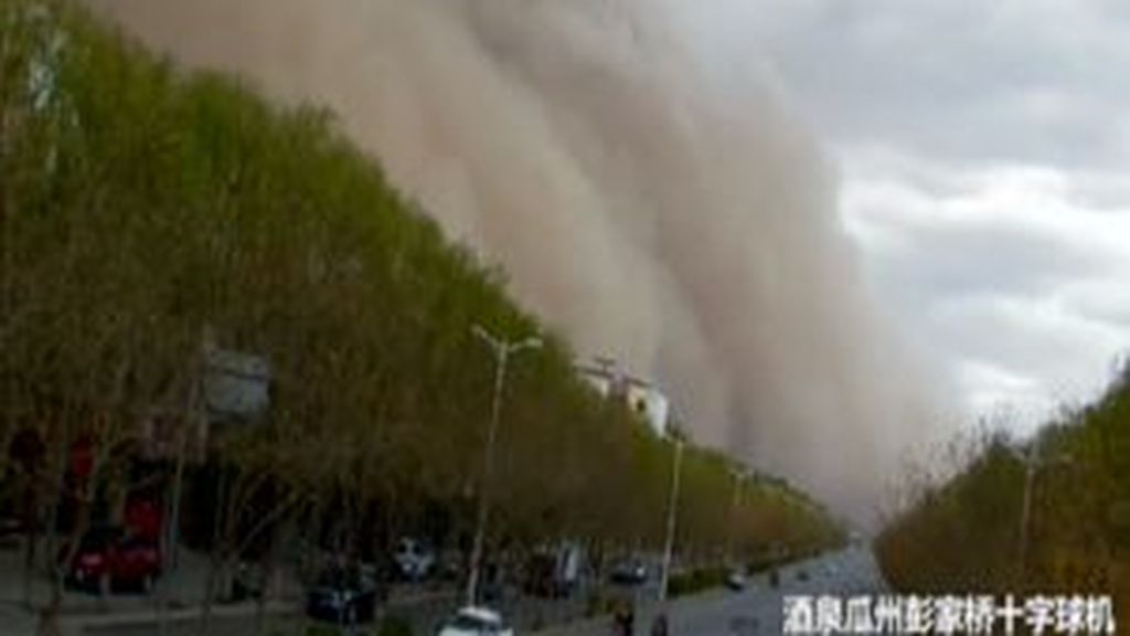 Una impresionante tormenta de arena oscurece el cielo de Guazhou