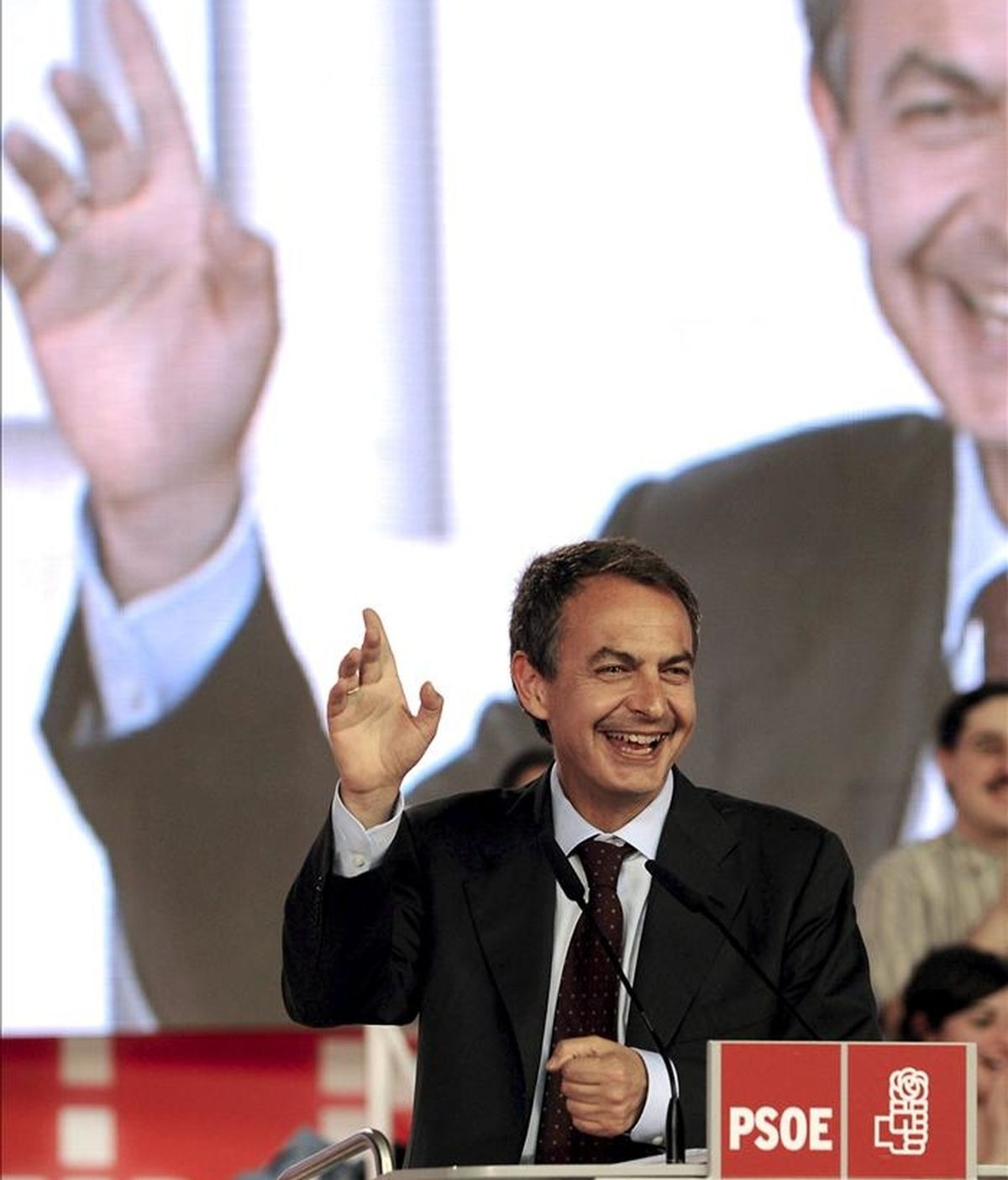 El presidente del Gobierno y secretario general del PSOE, José Luis Rodríguez Zapatero, durante una intervención en un mitin de campaña. EFE/Archivo