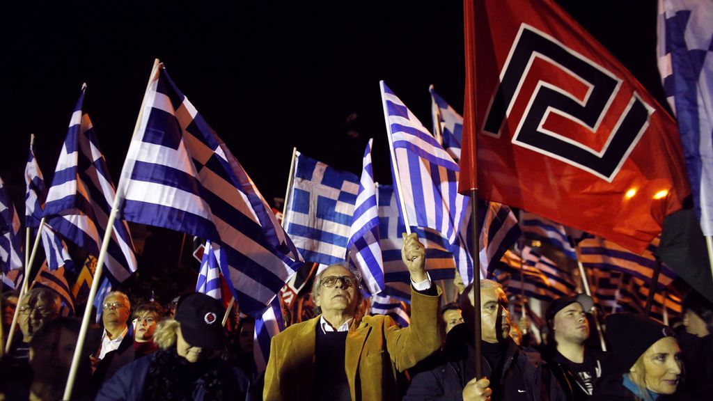 Miles de personas se manifiestan en Atenas contra la extrema derecha neonazi