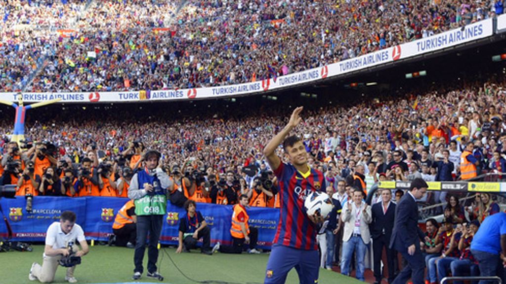 Neymar, presentado oficialmente en el Camp Nou