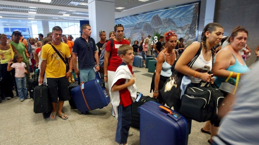 Londres facilita el regreso a 20.000 británicos tras el siniestro en el Sinaí
