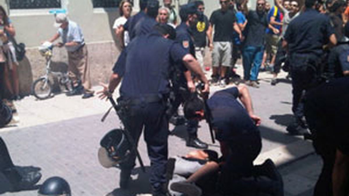 Varios heridos y detenidos en Valencia. Video: ATLAS