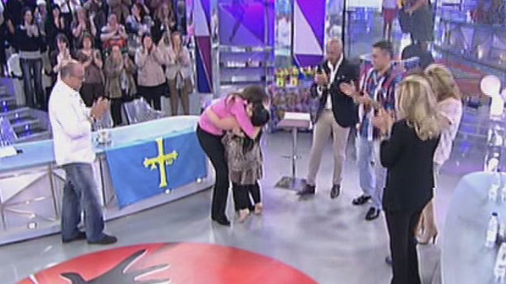 Chiqui, agradecida con sus compañeros, se va entre aplausos