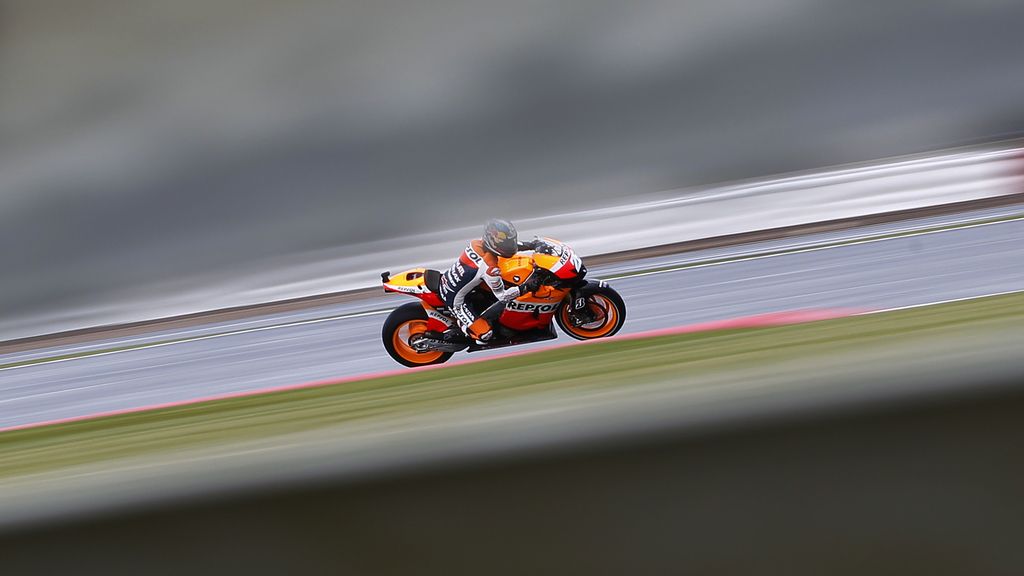 Dani Pedrosa abre gas en una de las rectas de Silverstone