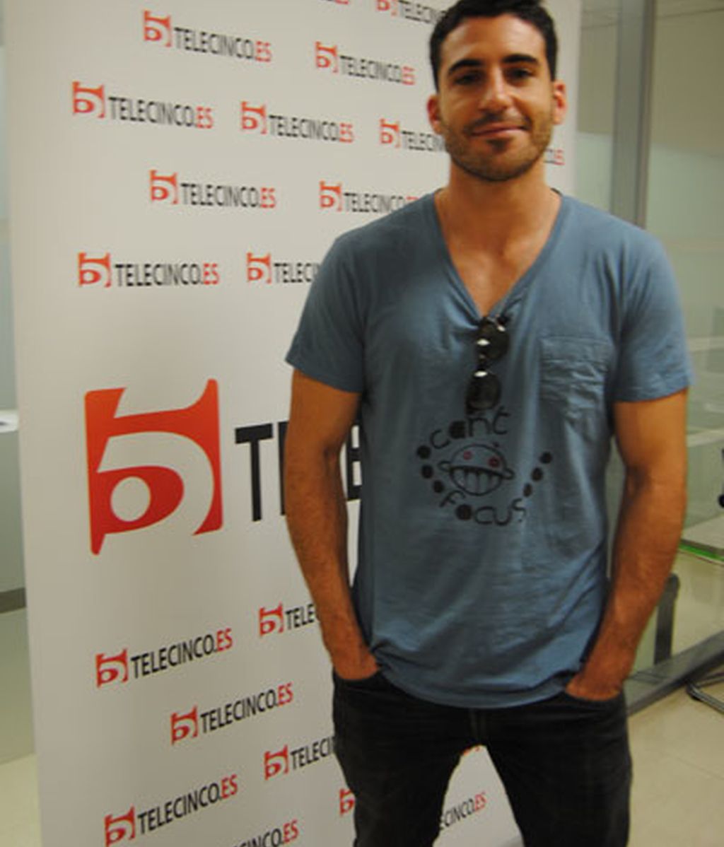 Miguel Ángel Silvestre visita telecinco.es