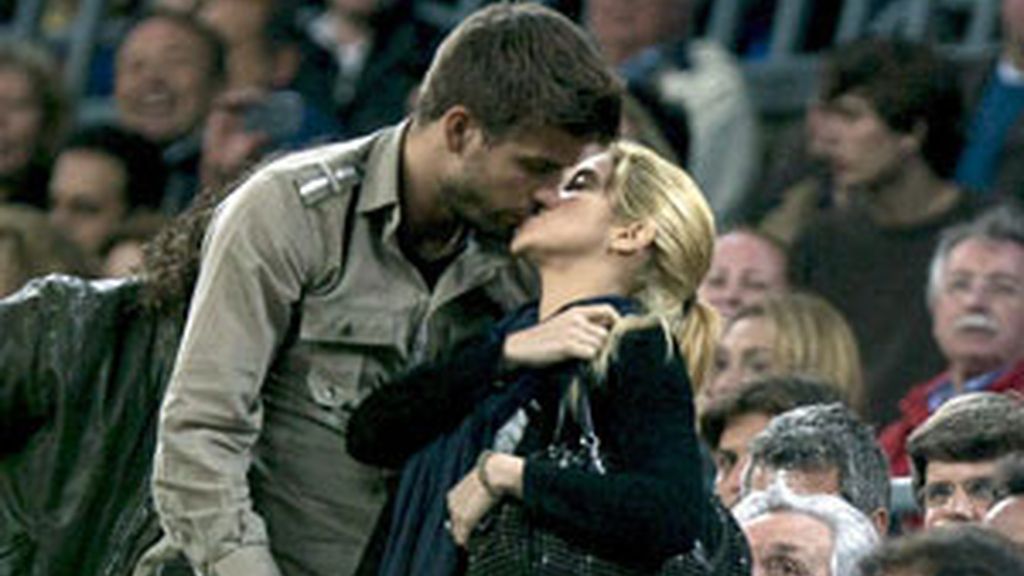 2011: Shakira y Piqué, 'viendo' juntos al Barça desde la grada del Camp Nou