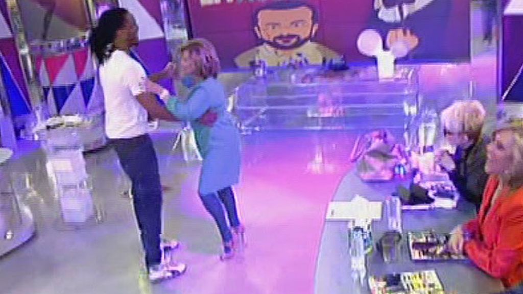 La defensora de la audiencia también baila
