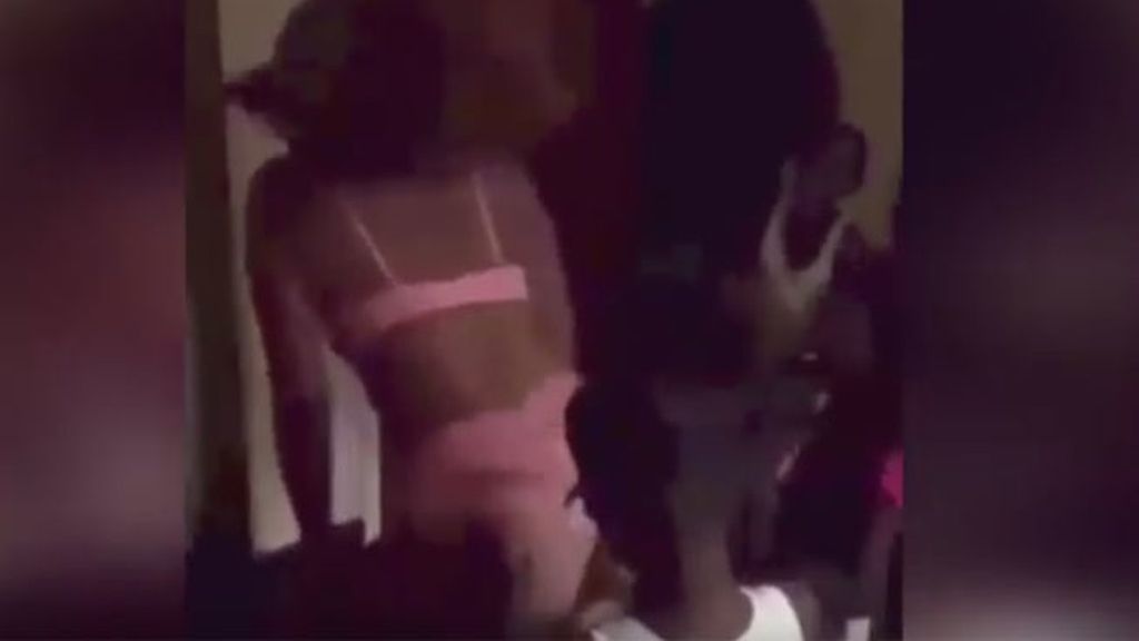 Una madre contrata a una stripper para su hijo de 8 años